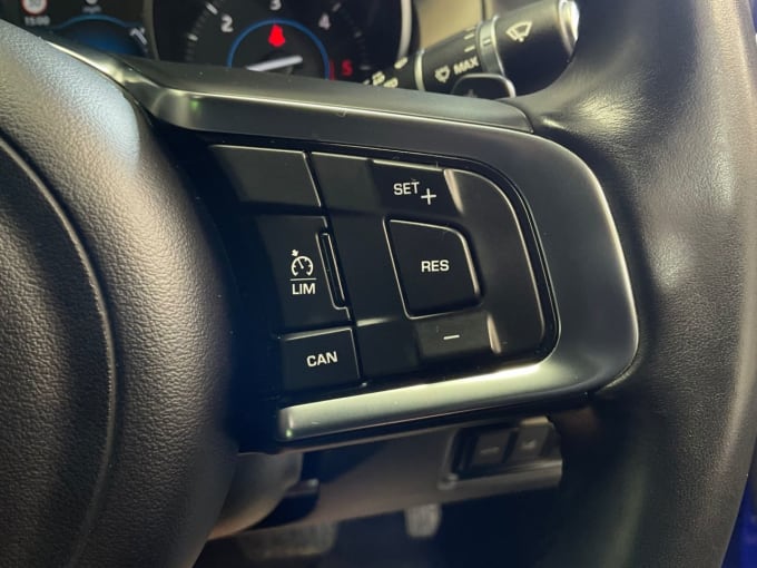 2025 Jaguar Xe