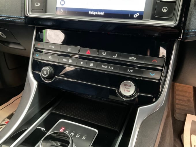 2025 Jaguar Xe