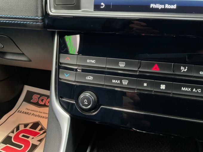 2025 Jaguar Xe