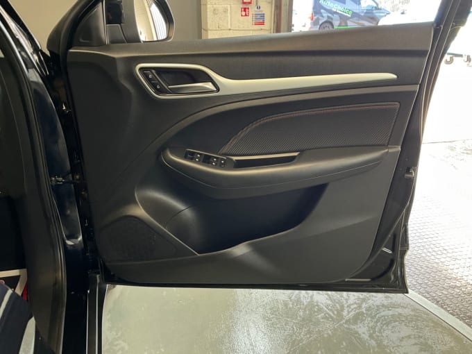 2025 Mg Mg Zs
