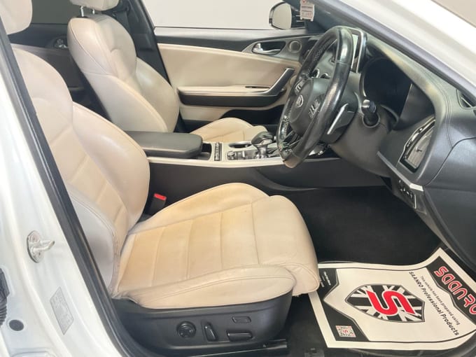 2025 Kia Stinger