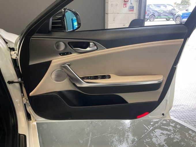 2025 Kia Stinger