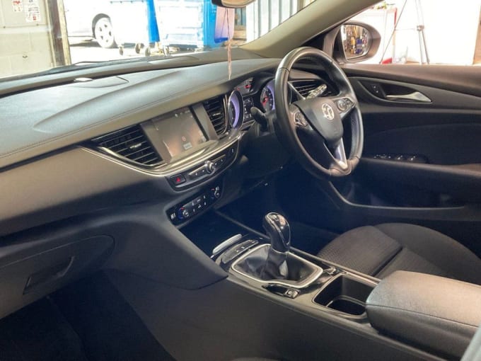 2025 Vauxhall Insignia