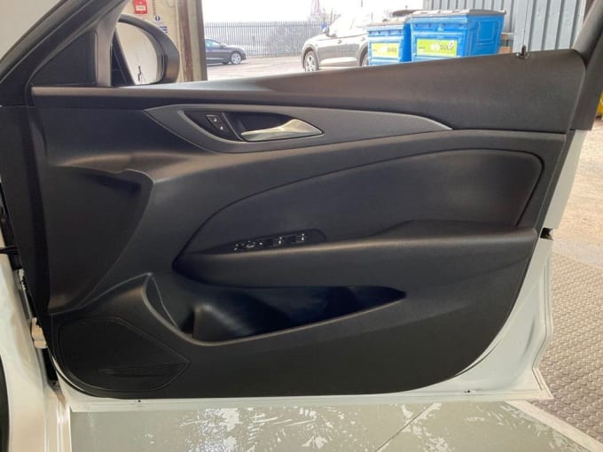 2025 Vauxhall Insignia