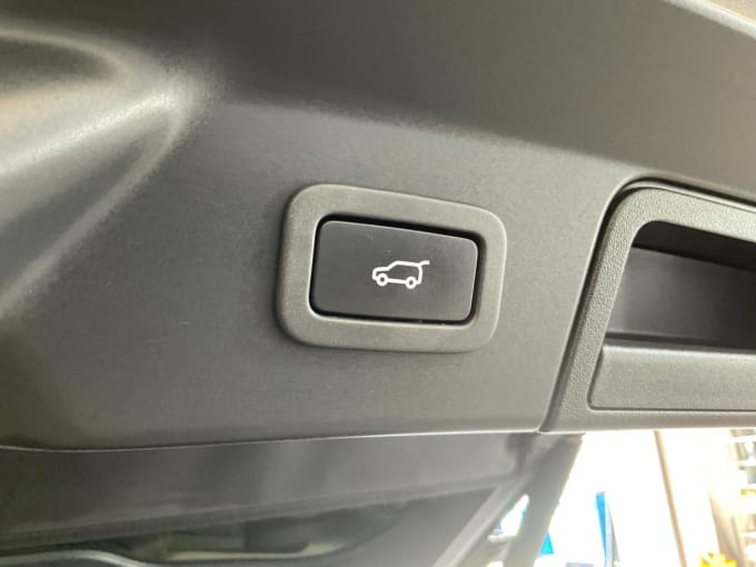 2025 Land Rover Range Rover Velar