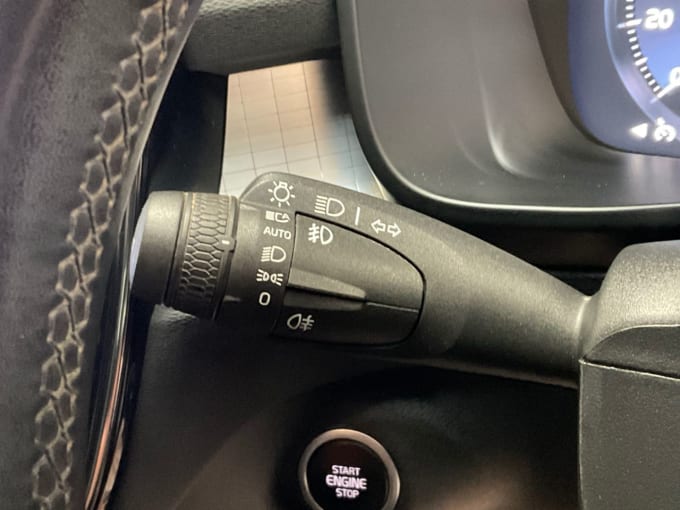 2025 Volvo Xc40