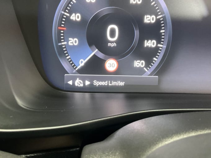 2025 Volvo Xc40