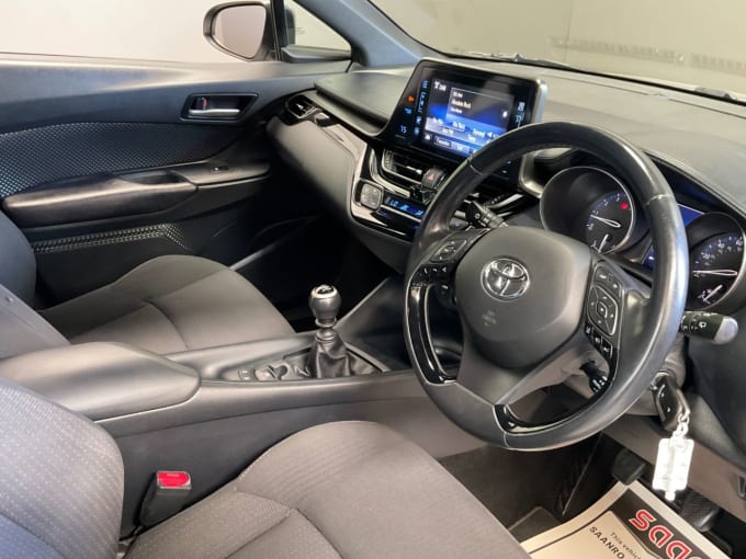 2025 Toyota C-hr