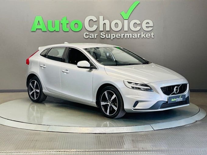 2025 Volvo V40