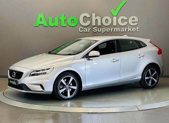 2025 Volvo V40