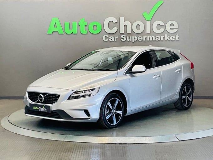 2025 Volvo V40
