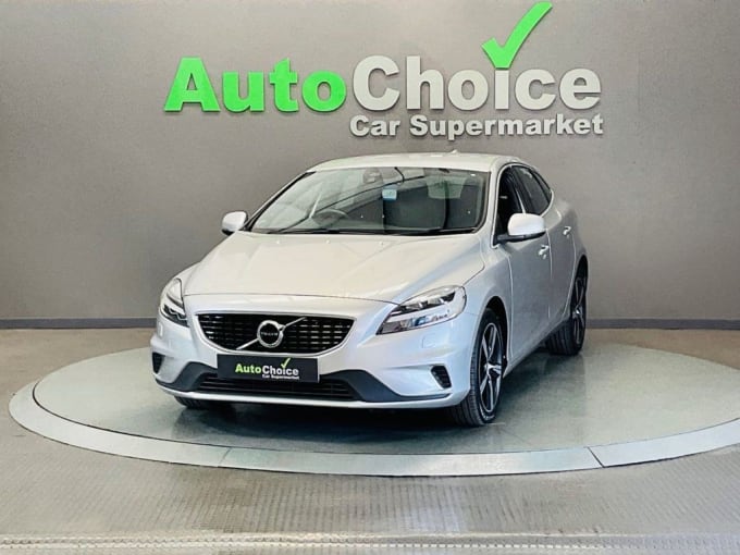 2025 Volvo V40