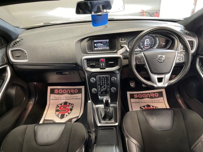 2025 Volvo V40