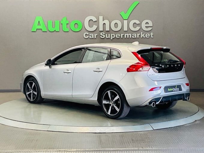 2025 Volvo V40