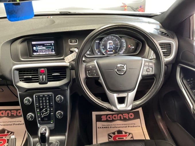 2025 Volvo V40