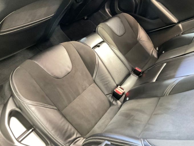 2025 Volvo V40