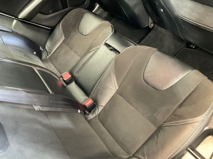 2025 Volvo V40