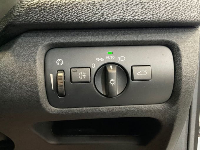 2025 Volvo V40