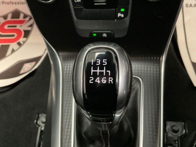 2025 Volvo V40