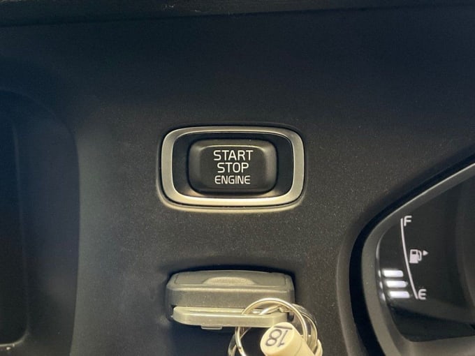 2025 Volvo V40