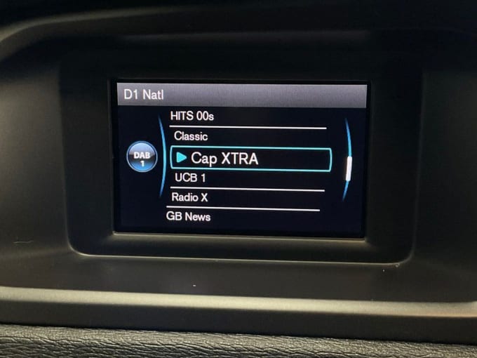 2025 Volvo V40