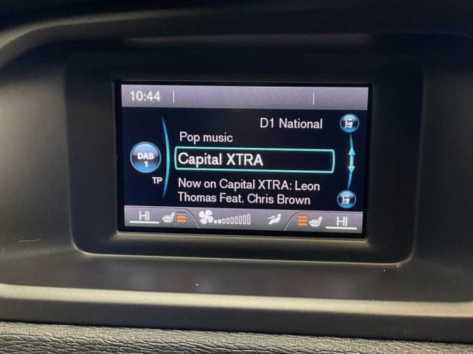 2025 Volvo V40