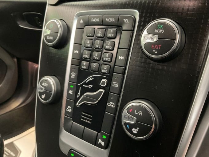 2025 Volvo V40