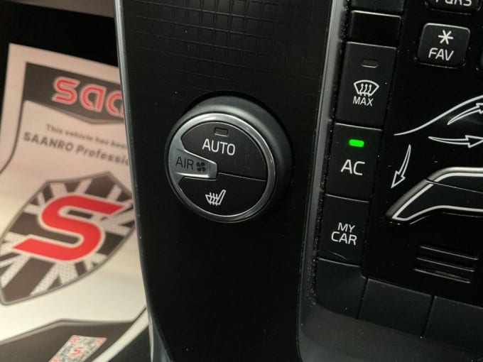 2025 Volvo V40
