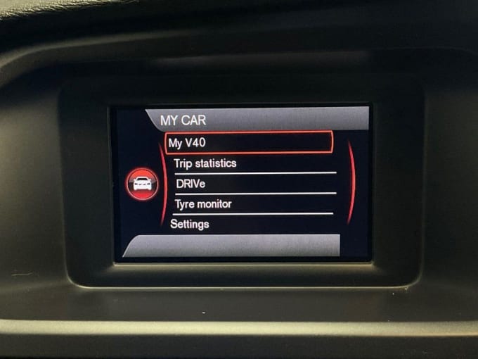 2025 Volvo V40