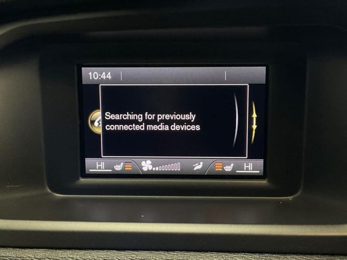 2025 Volvo V40