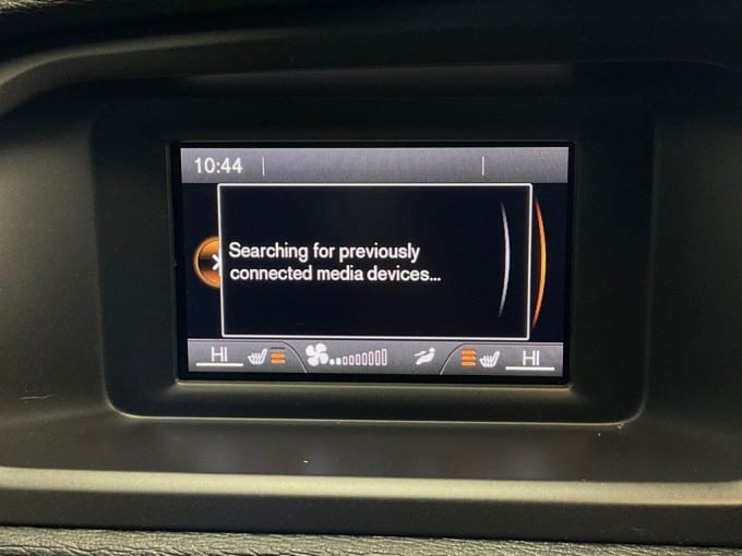 2025 Volvo V40