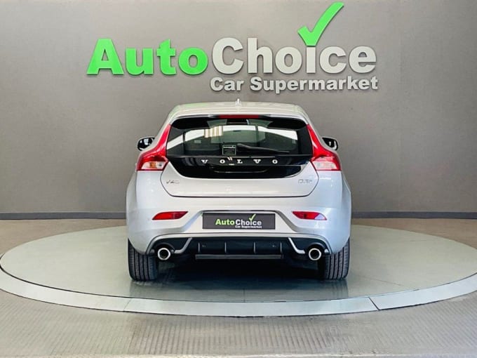 2025 Volvo V40