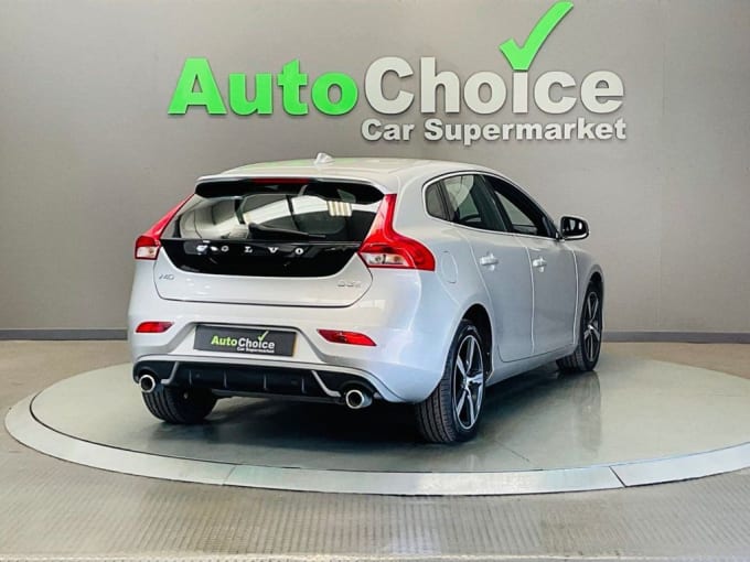 2025 Volvo V40