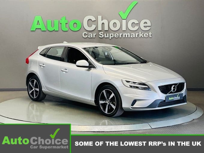 2025 Volvo V40