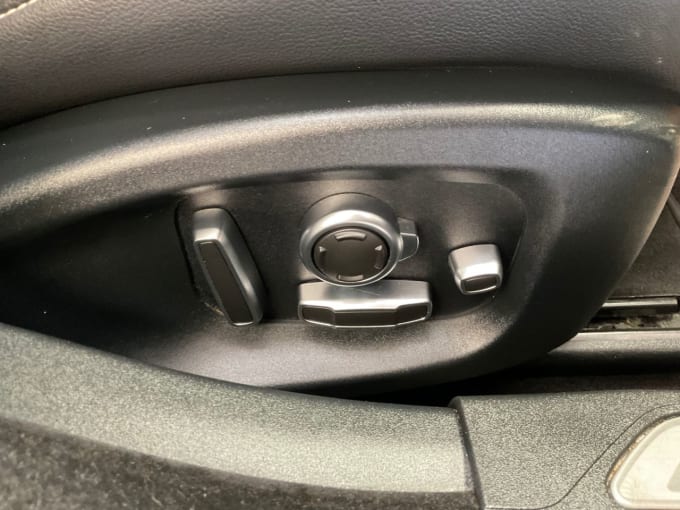 2025 Jaguar Xe