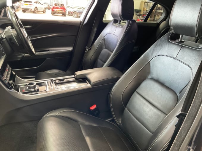 2025 Jaguar Xe