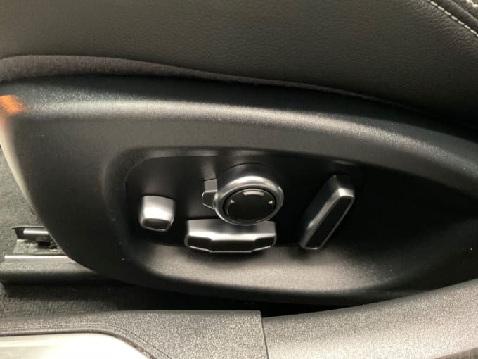 2025 Jaguar Xe