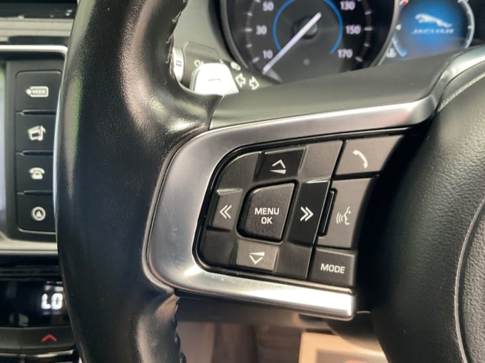 2025 Jaguar Xe
