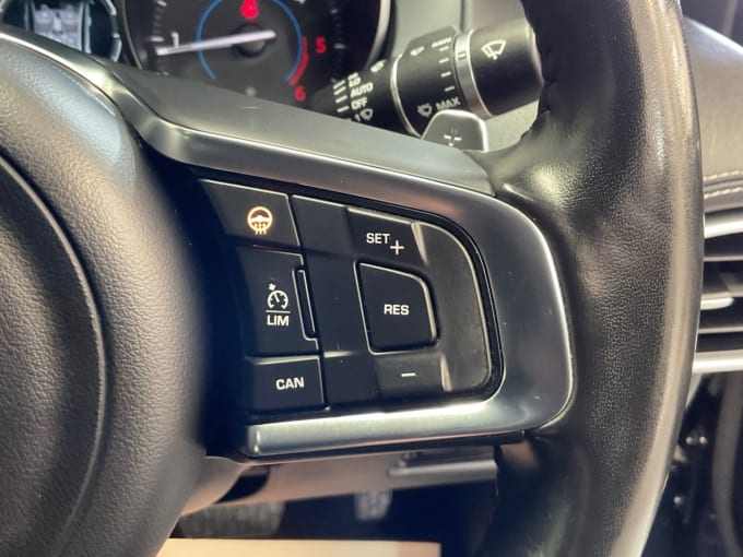 2025 Jaguar Xe