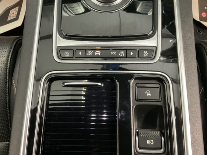 2025 Jaguar Xe