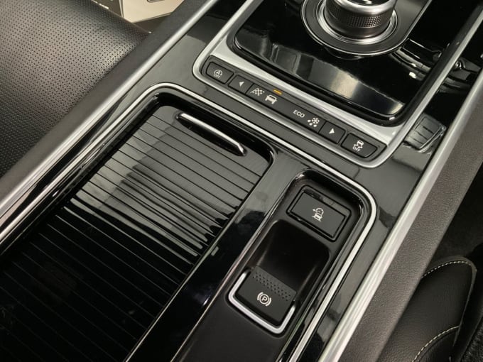 2025 Jaguar Xe