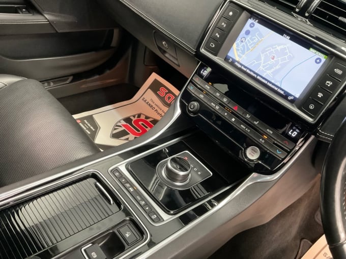 2025 Jaguar Xe