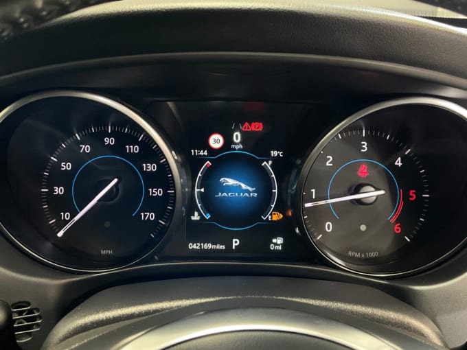 2025 Jaguar Xe