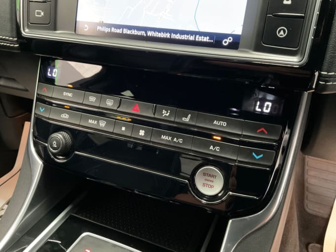 2025 Jaguar Xe