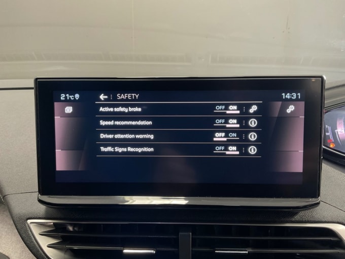 2025 Peugeot 3008