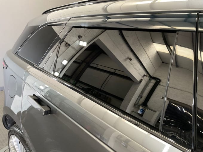 2025 Land Rover Range Rover Velar