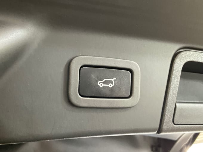 2025 Land Rover Range Rover Velar