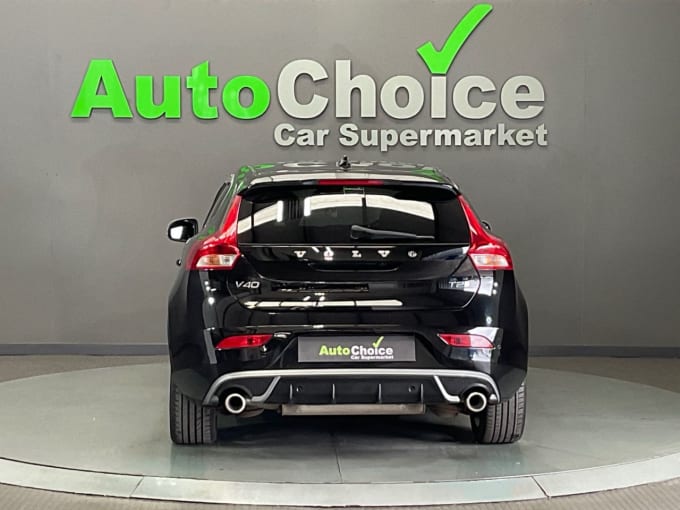 2025 Volvo V40
