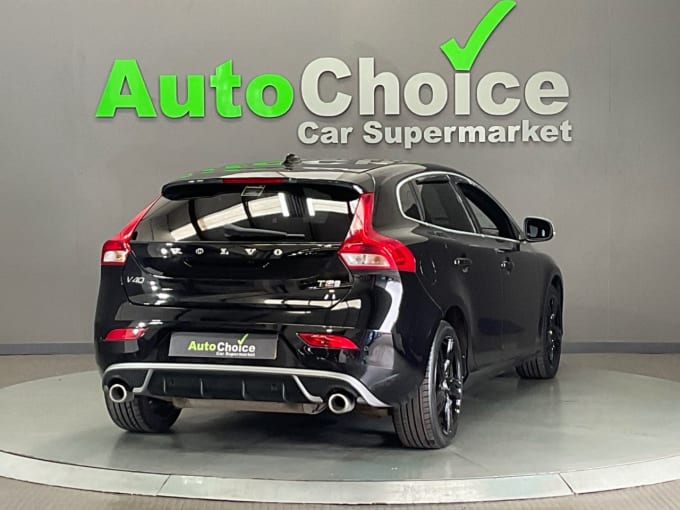 2025 Volvo V40