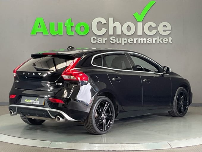 2025 Volvo V40